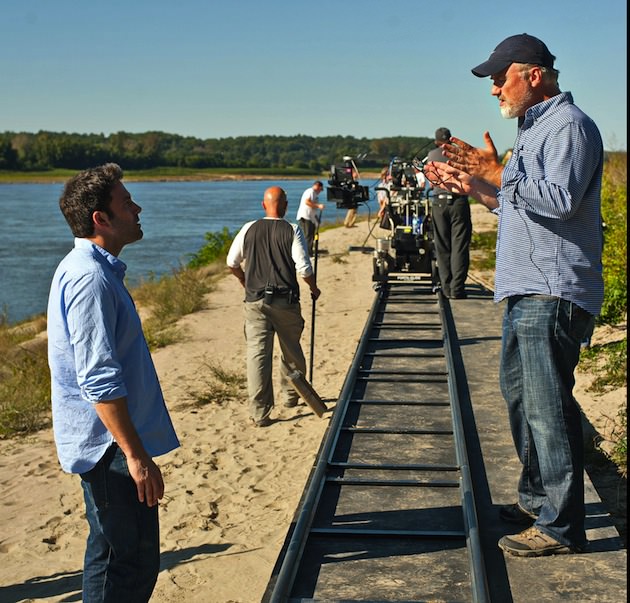 Ben Affleck rehearses a scene with director David Fincher on the set of GONE GIRL.