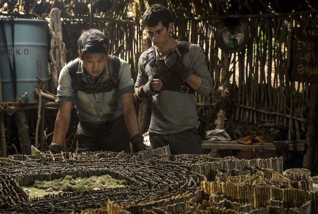 Minho (Ki Hong Lee, left) and Thomas (Dylan O'Brien, right) devise an escape plan.  Ph: Ben Rothstein. Courtesy Twentieth Century Fox