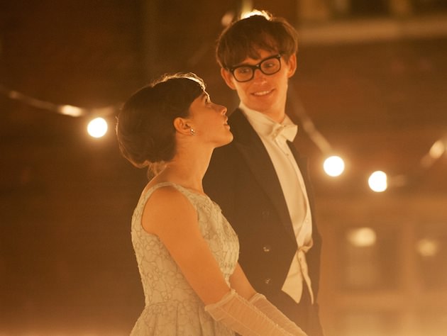 (L to R) Felicity Jones stars as Jane Wilde and Eddie Redmayne stars as Stephen Hawking. Photo Credit:  Liam Daniel / Focus Features