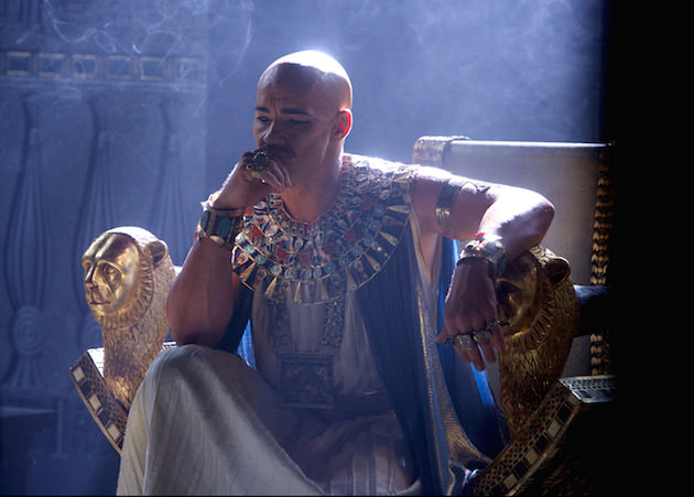 Joel Edgerton stars as Ramses, contemplating his troubles with Moses, looking good with black eyeliner. Courtesy 20th Century Fox.