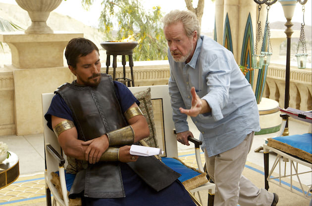 Ridley Scott reviews a scene with Christian Bale on set. Courtesy 20th Century Fox. 