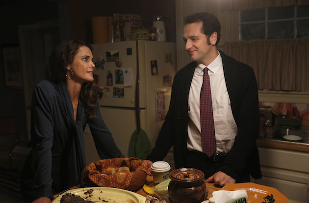 THE AMERICANS -- "Dimebag" Episode 304  Pictured: (L-R) Keri Russell as Elizabeth Jennings, Matthew Rhys, Philip Jennings. CR: Craig Blankenhorn/FX