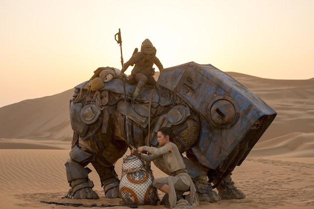 Star Wars: The Force Awakens L to R: BB-8 w/ Rey (Daisy Ridley) Ph: David James ©Lucasfilm 2015
