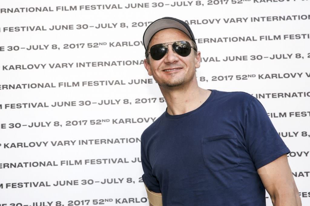 39bf-jeremy-renner.jpg