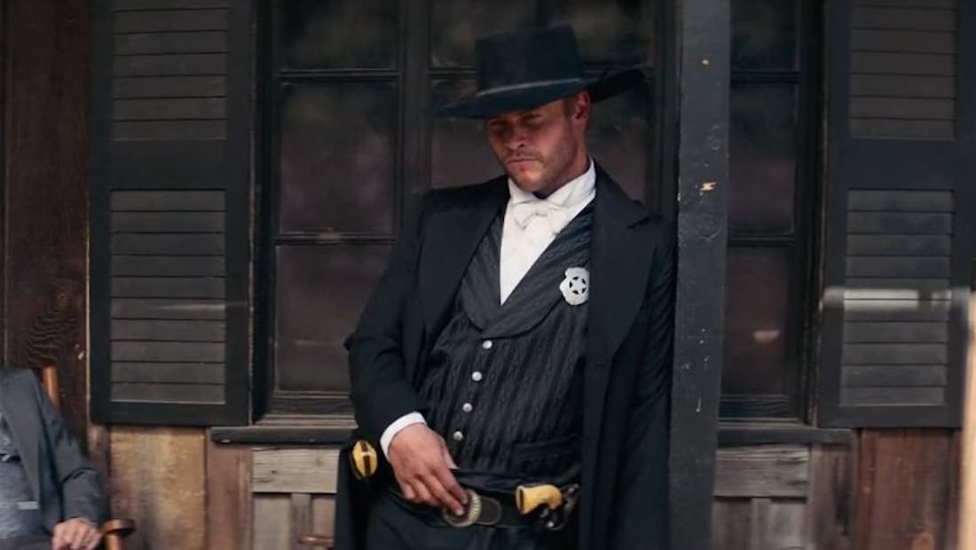 hickok_trailer_luke_hemsworth_still.jpg