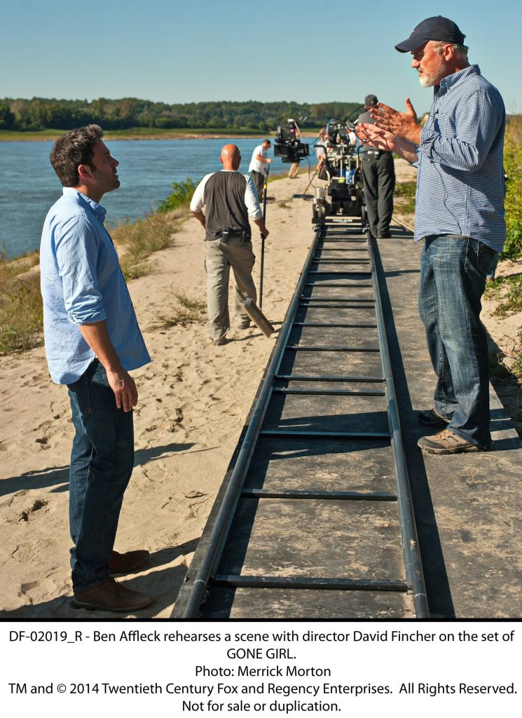 Ben-Affleck-and-David-Fincher-on-the-set-of-Gone-Girl2