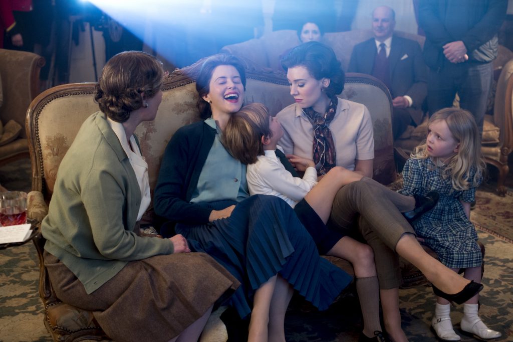 The Crown - Queen Mum, Elizabeth, Charles, Margaret, Anne - The family enjoying Philip's videos from Antarctica. Photo by Alex Bailey / Netflix