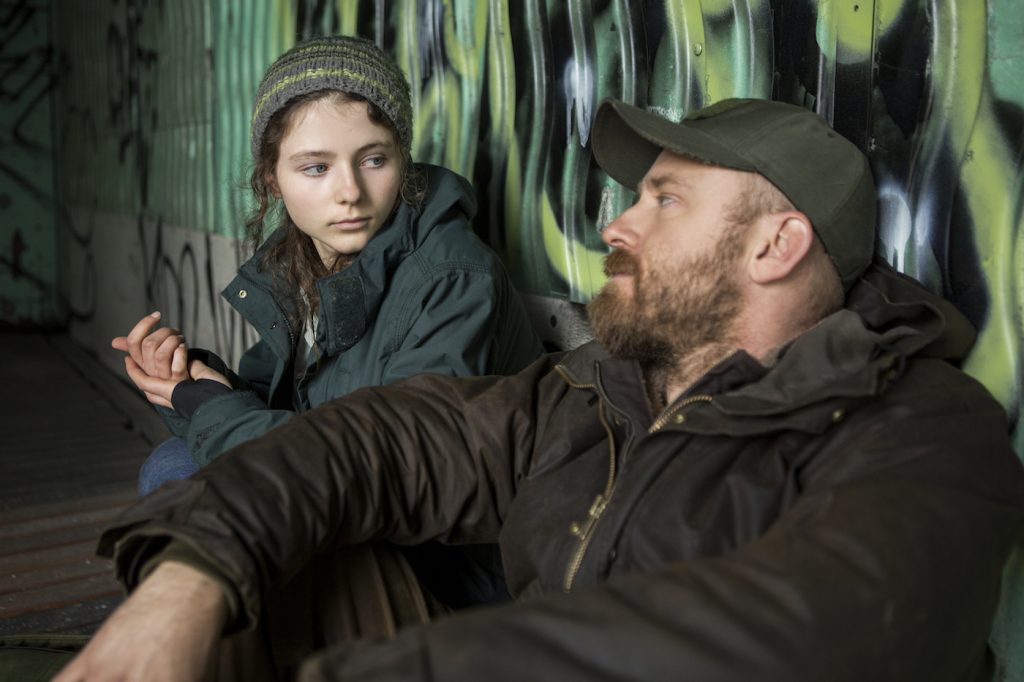 (l to r.) Thomasin Harcourt McKenzie as Tom and Ben Foster as Will star in Debra Granik's LEAVE NO TRACE, a Bleecker Street release. Credit: Scott Green / Bleecker Street