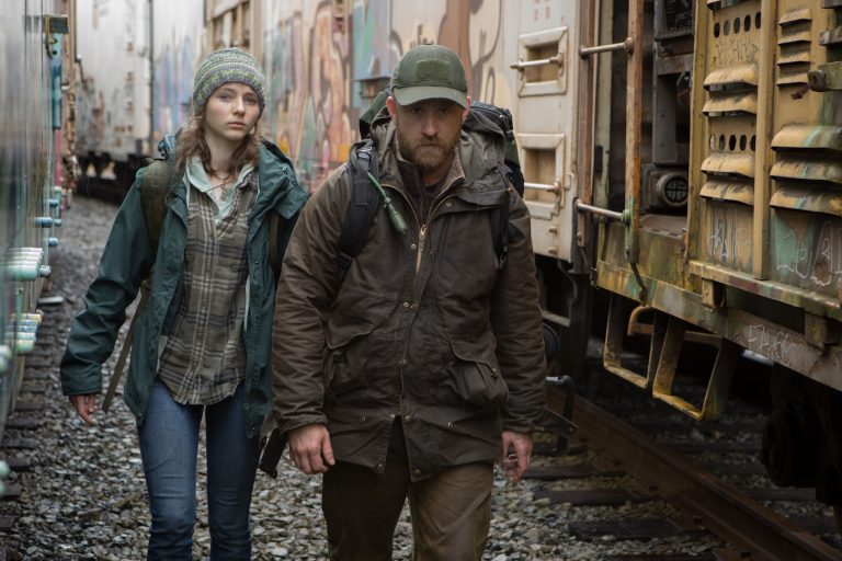 Thomasin Harcourt McKenzie and Ben Foster in LEAVE NO TRACE, a Bleecker Street release. Credit: Scott Green / Bleecker Street