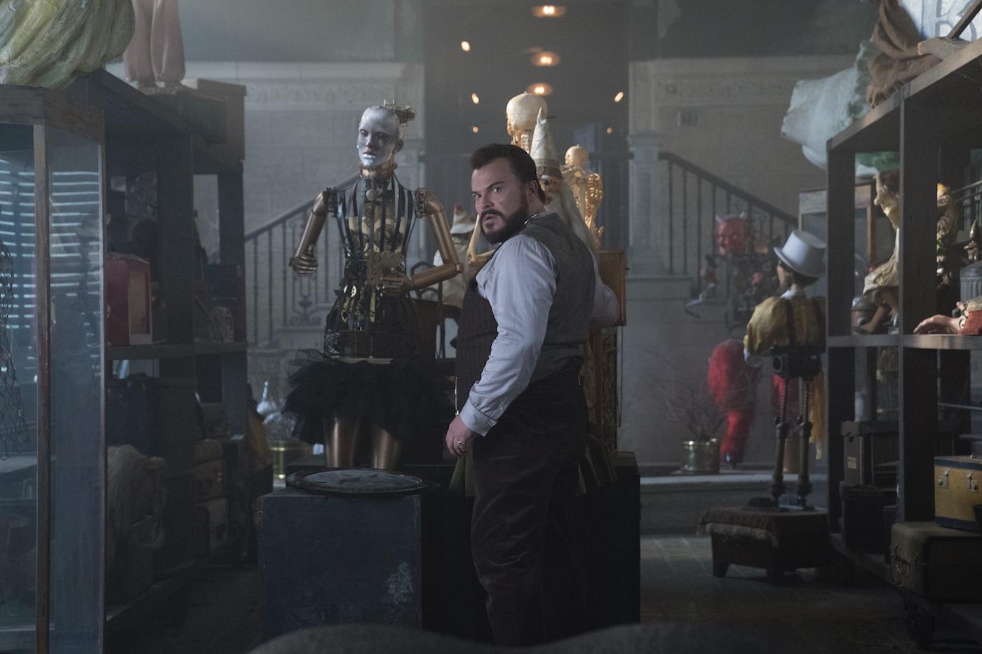 House with a clock in its shop walls movie streaming