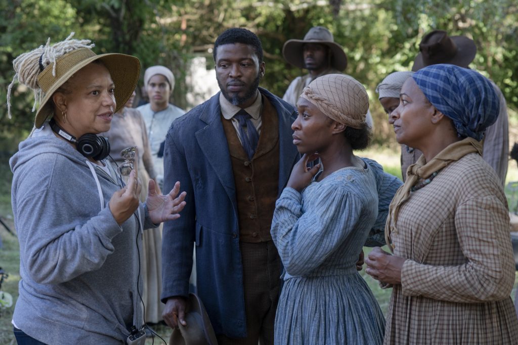 (l-r) Director Kasi Lemmons with actors Zackary Momoh, Cynthia Erivo and Vanessa Bell Calloway on the set of her film HARRIET, a Focus Features release. Credit: Glen Wilson / Focus Features