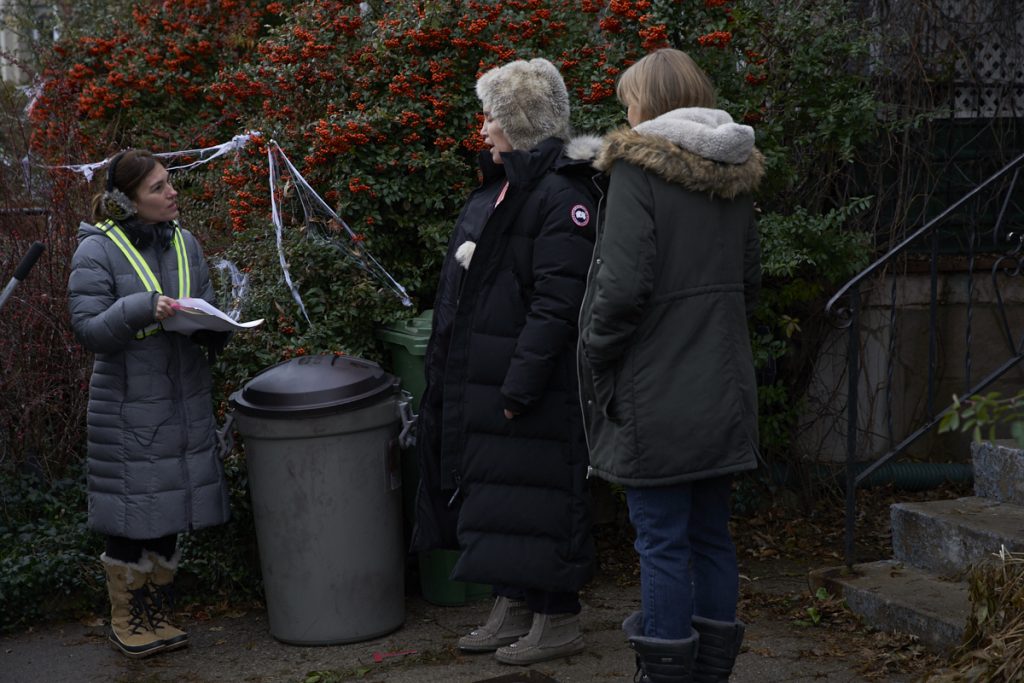 L-r: Johnson, Felicity Huffman, and Anastasia Phillips on the set of 'Tammy's Always Dying.' 