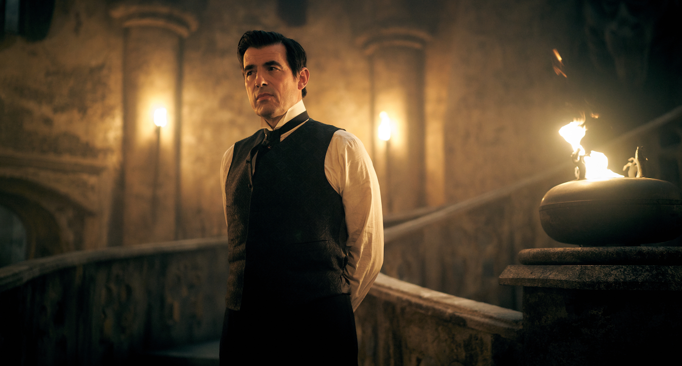 Дракула это. Дракула это. Джонатан харкер дракула. Дракула нетфликс. Дракула нетфликс.