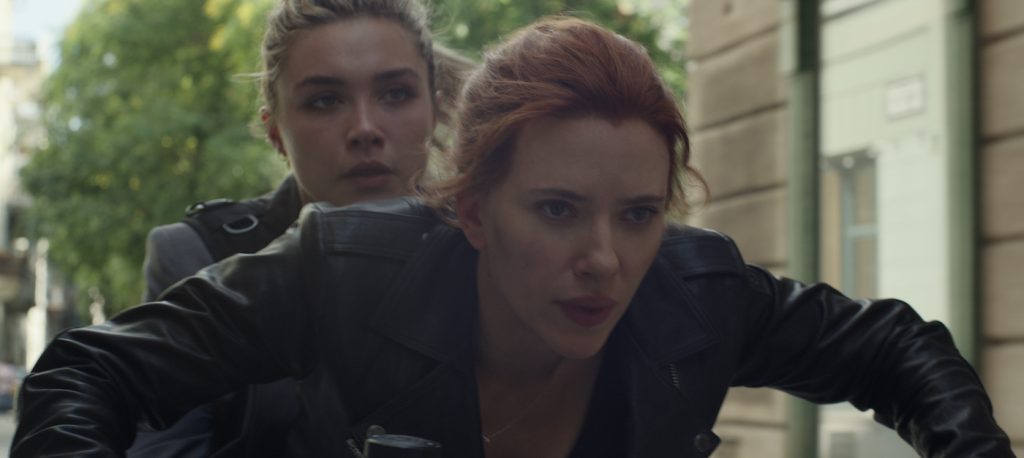 Marvel Studios' BLACK WIDOW..L to R: Yelena (Florence Pugh) and Black Widow/Natasha Romanoff (Scarlett Johansson)..Photo: Film Frame..©Marvel Studios 2020