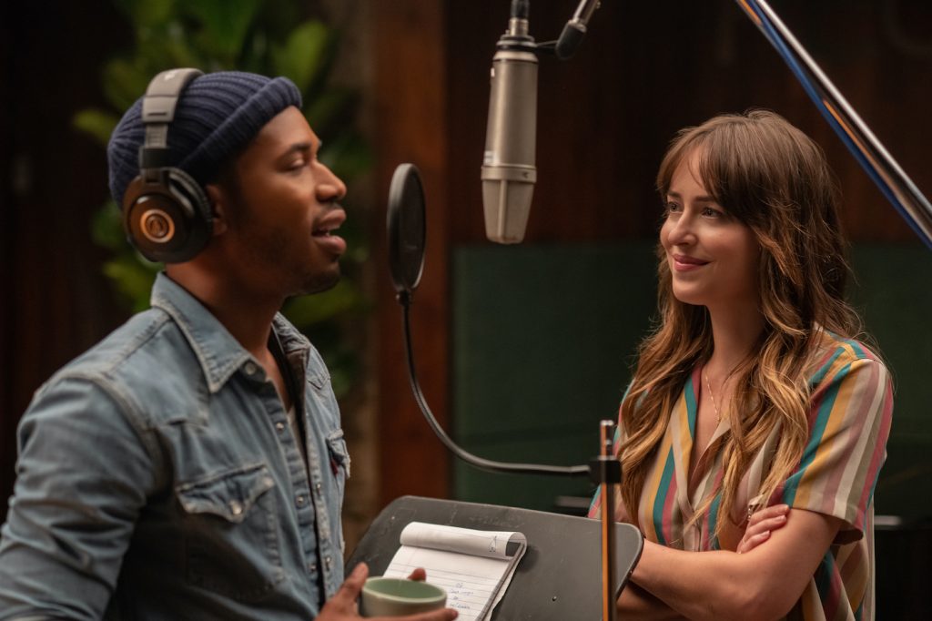 Kelvin Harrison Jr. stars as David Cliff and Dakota Johnson as Maggie Sherwoode in THE HIGH NOTE, a Focus Features release. Credit: Glen Wilson / Focus Features