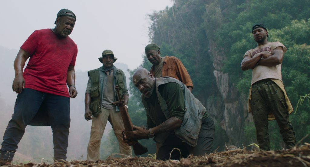 DA 5 BLOODS (L to R) ISIAH WHITLOCK JR. as MELVIN, NORM LEWIS as EDDIE, DELROY LINDO as PAUL, CLARKE PETERS as OTIS and JONATHAN MAJORS as DAVID in DA 5 BLOODS  Cr. COURTESY OF NETFLIX © 2020