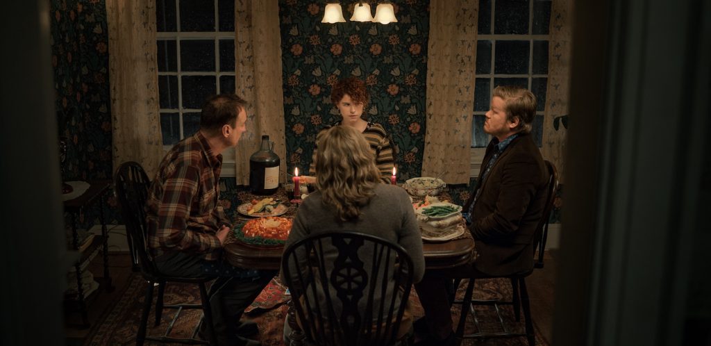 Im Thinking Of Ending Things. David Thewlis as Father, Jessie Buckley as Young Woman, Toni Collette as Mother, Jesse Plemons as Jake in Im Thinking Of Ending Things. Cr. Mary Cybulski/NETFLIX © 2020