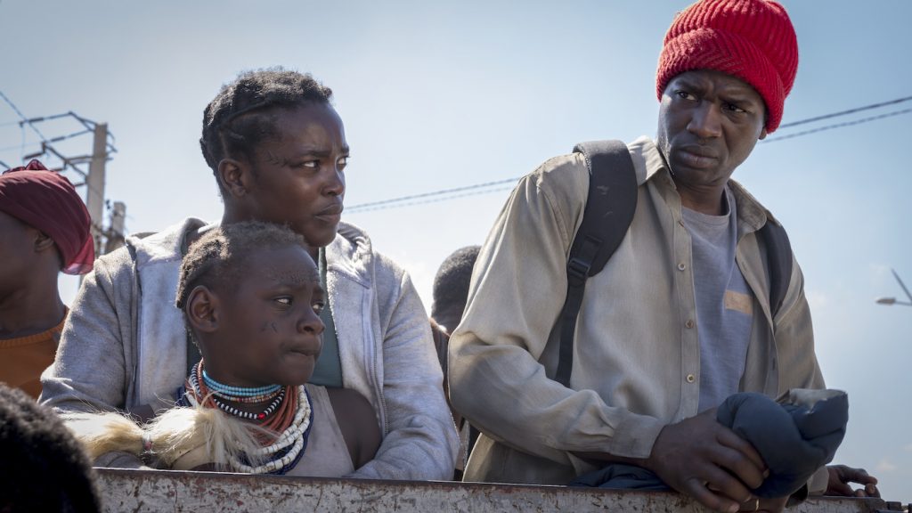 His House: Wunmi Mosaku as Rial Majur, Ṣọpẹ Dìrísù as Bol Majur. Cr. Aidan Monaghan/NETFLIX © 2020