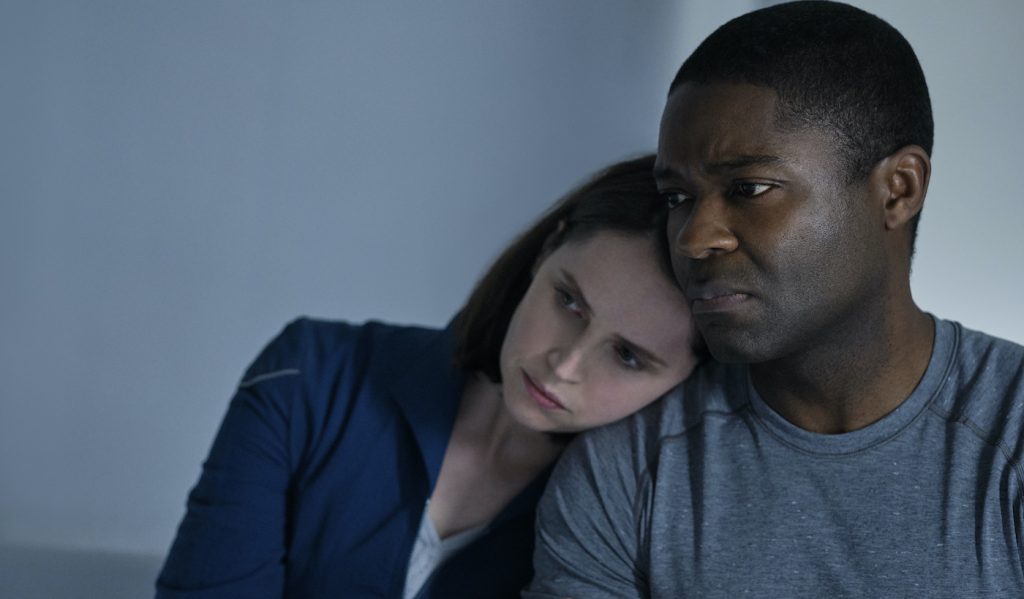 THE MIDNIGHT SKY (2020): Felicity Jones as Sully and David Oyelowo as Commander Tom Adewole. Cr. Philippe Antonello/NETFLIX ©2020