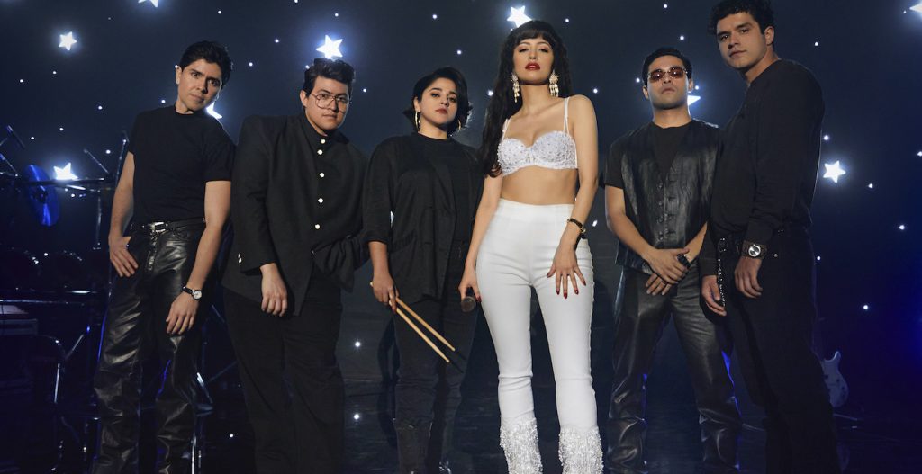 SELENA THE SERIES (L to R) CARLOS ALFREDO JR. as JOE OJEDAand  HUNTER REESE PENA as RICKY VELA and NOEMI GONZALEZ as SUZETTE QUINTANILLA and CHRISTIAN SERRATOS as SELENA QUINTANILLA and GABRIEL CHAVARRIA as A.B QUINTANILLA and JESSE POSEY as CHRIS PEREZ in Trailer of SELENA THE SERIES Cr. Michael Lavine/NETFLIX © 2020