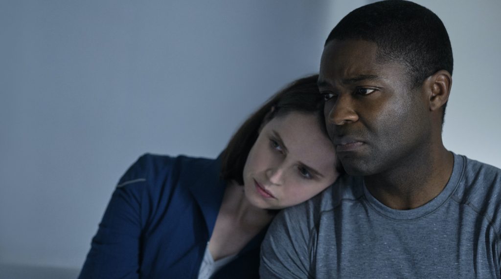 THE MIDNIGHT SKY (2020): Felicity Jones as Sully and David Oyelowo as Commander Tom Adewole. Cr. Philippe Antonello/NETFLIX ©2020