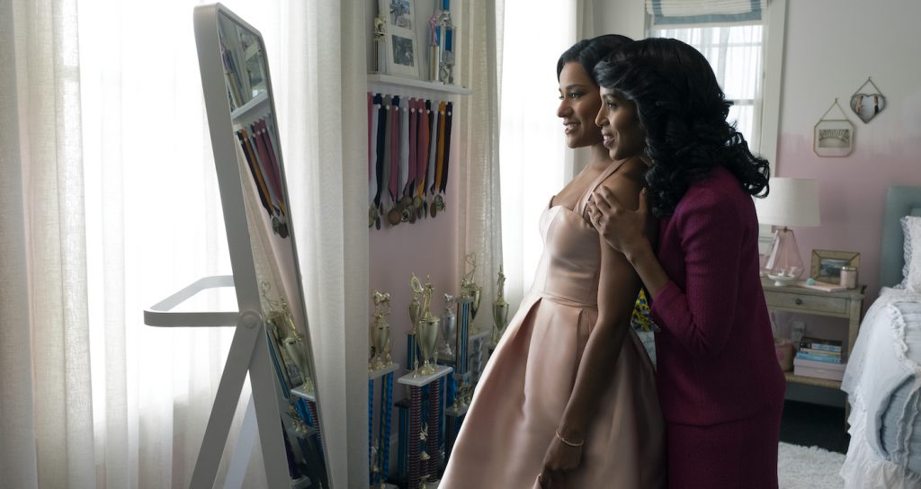 THE PROM (L to R) ARIANA DEBOSE as ALYSSA GREENE, KERRY WASHINGTON as MRS. GREENE in THE PROM. Cr. MELINDA SUE GORDON/NETFLIX © 2020