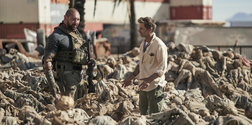 ARMY OF THE DEAD (L to R) DAVE BAUTISTA as SCOTT WARD,ZACK SNYDER (DIRECTOR, PRODUCER, WRITER) in ARMY OF THE DEAD. Cr. CLAY ENOS/NETFLIX © 2021