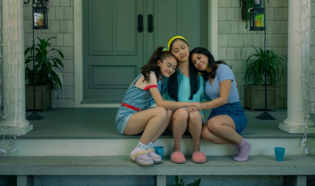 TO ALL THE BOYS: ALWAYS AND FOREVER (L-R): ANNA CATHCART as KITTY, LANA CONDOR as LARA JEAN, JANEL PARRISH as MARGOT. KATIE YU/NETFLIX © 2021
