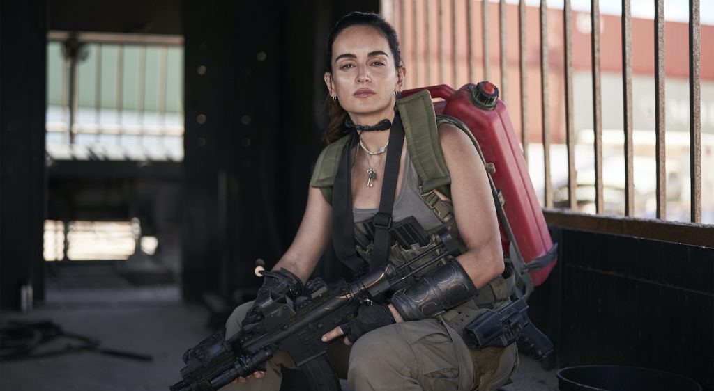 ARMY OF THE DEAD (Pictured) ANA DE LA REGUERA as CRUZ in ARMY OF THE DEAD. Cr. CLAY ENOS/NETFLIX © 2021