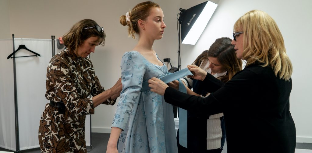 BRIDGERTON PHOEBE DYNEVOR as DAPHNE BRIDGERTON in Costume Department of BRIDGERTON Cr. LIAM DANIEL/NETFLIX © 2020