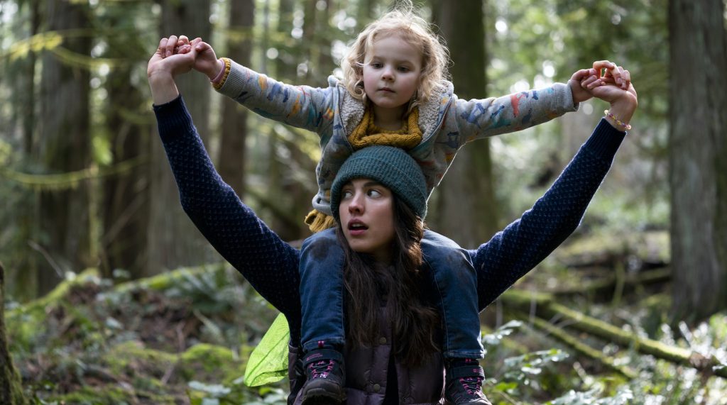 MAID (L to R) MARGARET QUALLEY as ALEX and RYLEA NEVAEH WHITTET as MADDY in episode 108 of MAID Cr. RICARDO HUBBS/NETFLIX © 2021