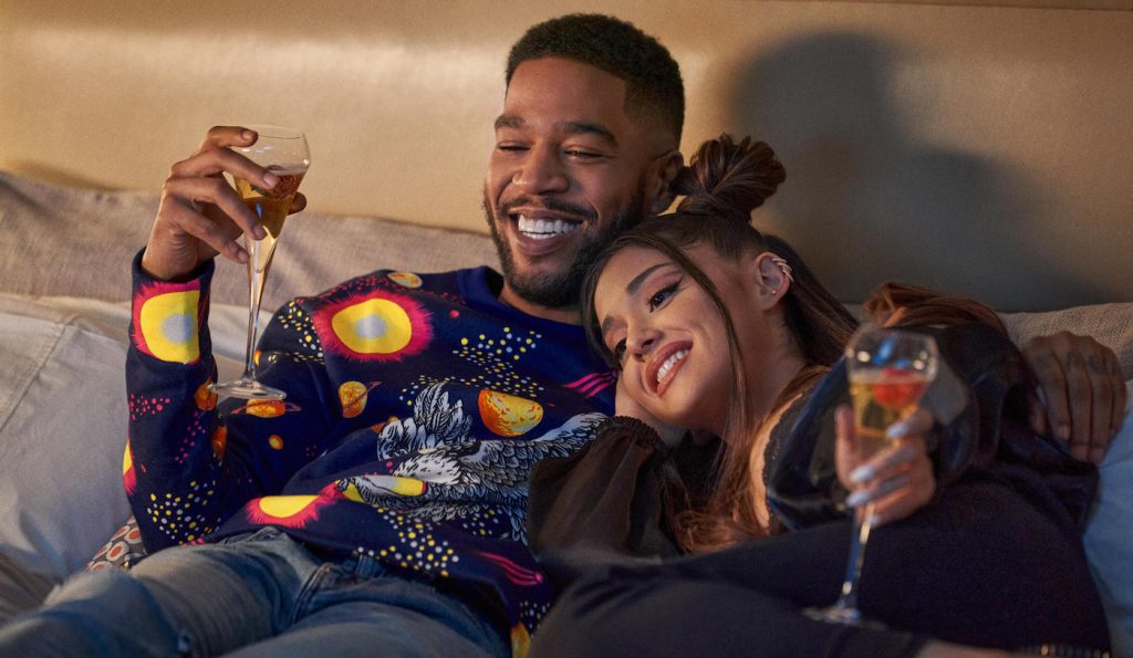 DON'T LOOK UP (L to R) SCOTT MESCUDI (KID CUDI) as DJ CHELLO, ARIANA GRANDE as RILEY BINA. Cr. NIKO TAVERNISE/NETFLIX © 2021