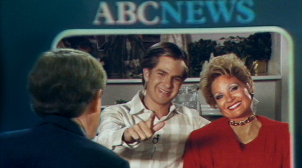 Andrew Garfield as "Jim Bakker" and Jessica Chastain as "Tammy Faye Bakker" in the film THE EYES OF TAMMY FAYE. Photo Courtesy of Searchlight Pictures. © 2021 20th Century Studios All Rights Reserved
