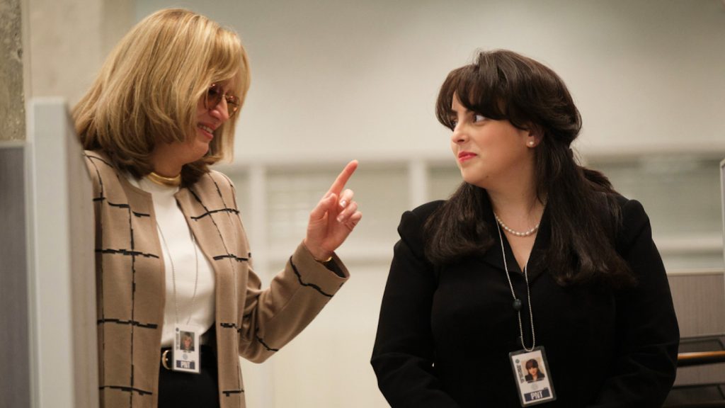 Sarah Paulson is Linda Tripp and Beanie Feldstein is Monica Lewinsky in 