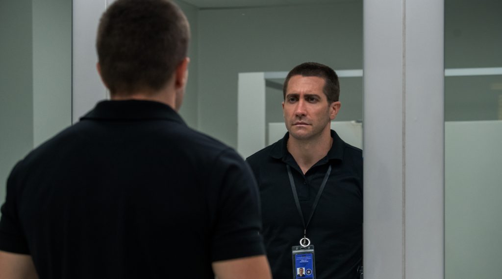 THE GUILTY: JAKE GYLLENHAAL as JOE BAYLER. CR: GLEN WILSON/NETFLIX © 2021.