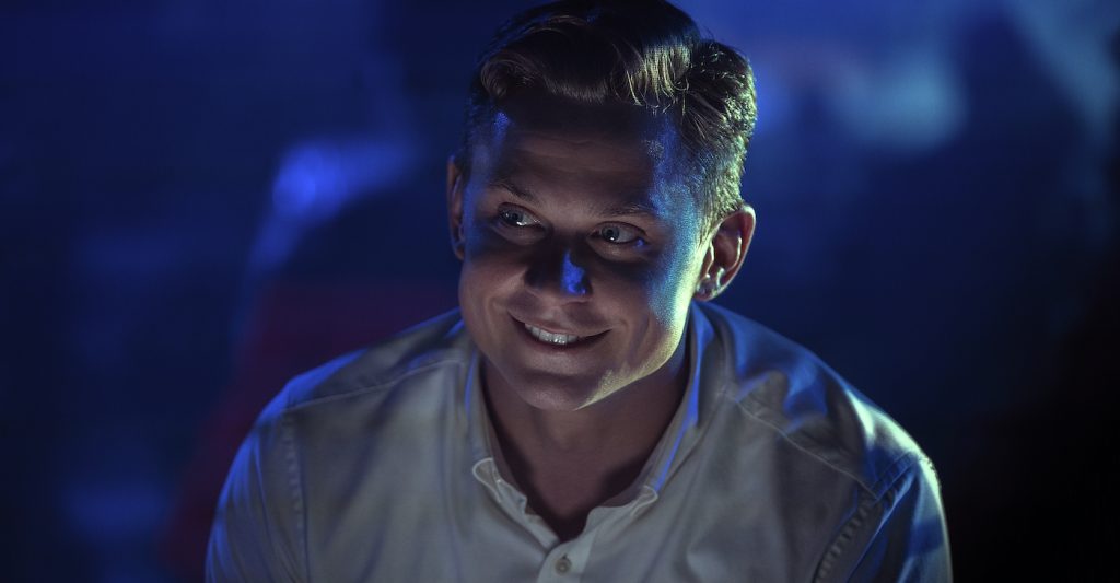 Billy Magnussen stars as Logan Ash in NO TIME TO DIE, an EON Productions and Metro-Goldwyn-Mayer Studios film Credit: Nicola Dove © 2021 DANJAQ, LLC AND MGM. ALL RIGHTS RESERVED.