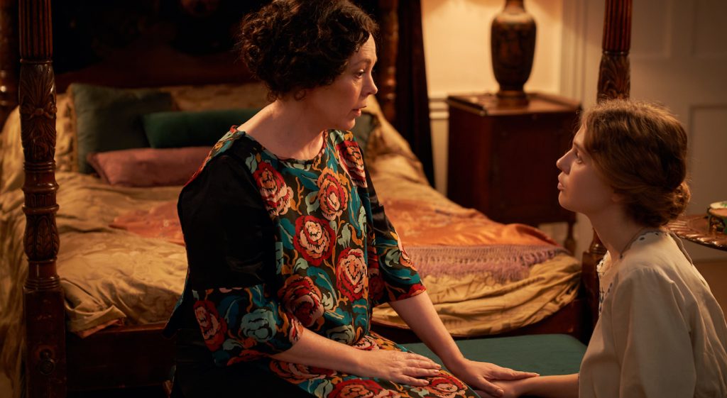 Mrs. Niven (Olivia Colman) and Jane Fairchild (Odessa Young) in "Mothering Sunday." Courtesy Sony Pictures Classics/www.robertviglasky.com