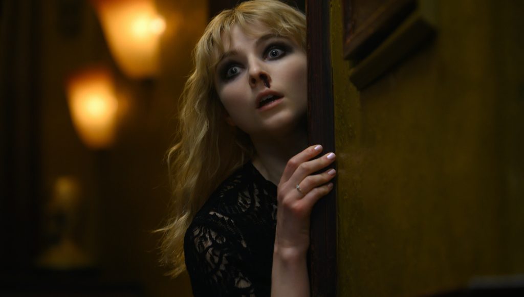 Thomasin McKenzie stars as Eloise in Edgar Wright’s LAST NIGHT IN SOHO, a Focus Features release. Credit: Parisa Taghizadeh / © 2021 Focus Features, LLC