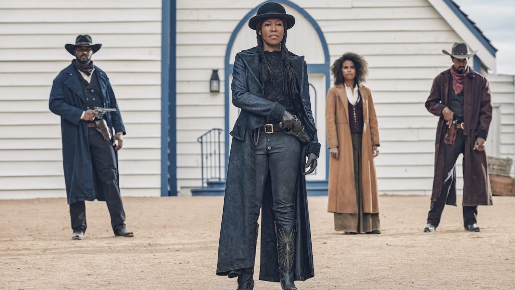 THE HARDER THEY FALL (C: L-R): REGINA KING as TRUDY SMITH, ZAZIE BEETZ as MARY FIELDS. CR: DAVID LEE/NETFLIX © 2021