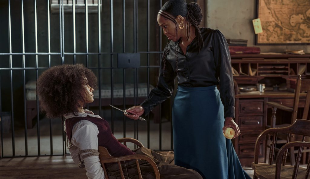THE HARDER THEY FALL (L to R): ZAZIE BEETZ as MARY FIELDS and REGINA KING as TRUDY SMITH in THE HARDER THEY FALL Cr. DAVID LEE/NETFLIX © 2021