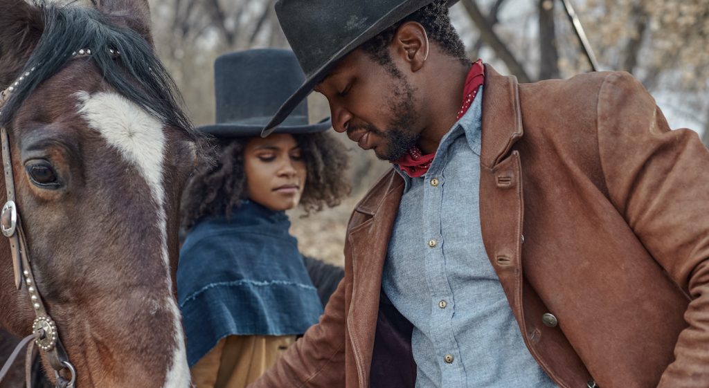 THE HARDER THEY FALL (L-R): ZAZIE BEETZ as MARY FIELDS, JONATHAN MAJORS as NAT LOVE. CR: DAVID LEE/NETFLIX © 2021