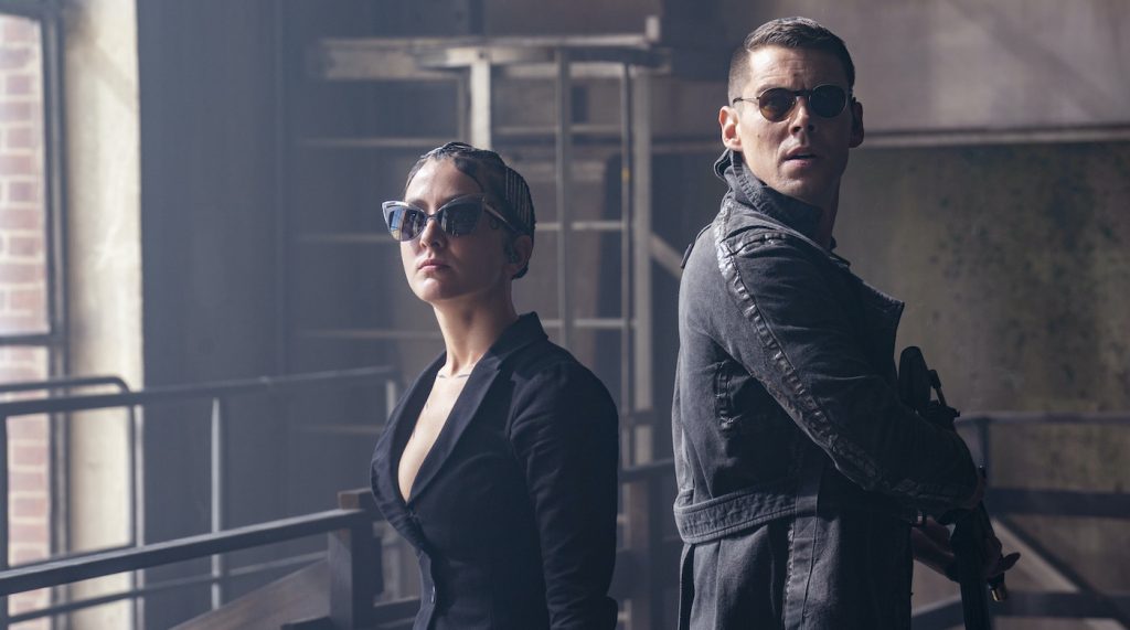 Caption: (L-r) ERÉNDIRA IBARRA as Lexy and BRIAN J. SMITH as Berg in Warner Bros. Pictures, Village Roadshow Pictures and Venus Castina Productions’ “THE MATRIX RESURRECTIONS,” a Warner Bros. Pictures release. Photo Credit: Murray Close