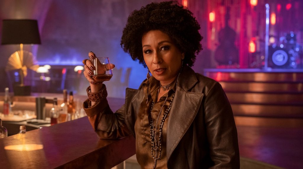 COWBOY BEBOP (L to R) TAMARA TUNIE as ANA in COWBOY BEBOP Cr. GEOFFREY SHORT/NETFLIX © 2021