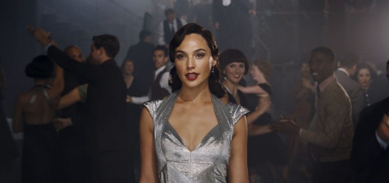 Gal Gadot as Linnet Ridgeway Doyle in 20th Century Studios' DEATH ON THE NILE. Photo courtesy of 20th Century Studios. © 2022 20th Century Studios. All Rights Reserved.