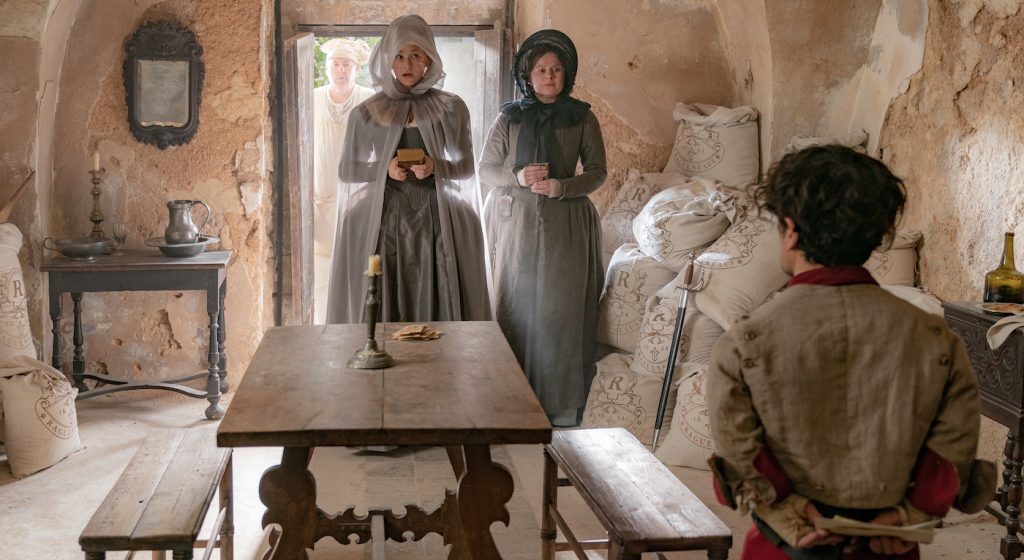 Peter Wight stars as Ragueneau, Haley Bennett as Roxanne, Monica Dolan as Marie and Peter Dinklage as Cyrano in Joe Wright’s CYRANO, A Metro Goldwyn Mayer Pictures film. Photo credit: Peter Mountain. © 2021 Metro-Goldwyn-Mayer Pictures Inc. All Rights Reserved.