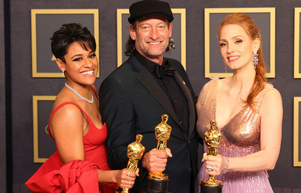 HOLLYWOOD, CALIFORNIA - MARCH 27: (L-R) Ariana DeBose, winner of the Actress in a Supporting Role award for ‘West Side Story’, Troy Kotsur, winner of the Actor in a Supporting Role award for ‘CODA,’ and Jessica Chastain, winner of the Actress in a Leading Role award for ‘The Eyes of Tammy Faye,’ pose in the press room at the 94th Annual Academy Awards at Hollywood and Highland on March 27, 2022 in Hollywood, California. (Photo by David Livingston/Getty Images )