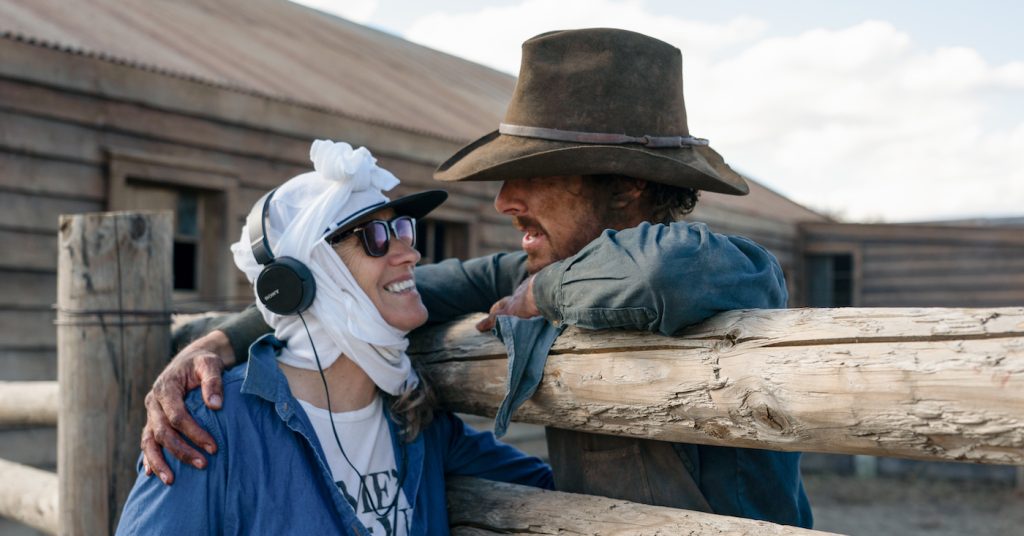 THE POWER OF THE DOG (L to R): BENEDICT CUMBERBATCH as PHIL BURBANK, JANE CAMPION (DIRECTOR,PRODUCER) in THE POWER OF THE DOG. Cr. KIRSTY GRIFFIN/NETFLIX © 2021