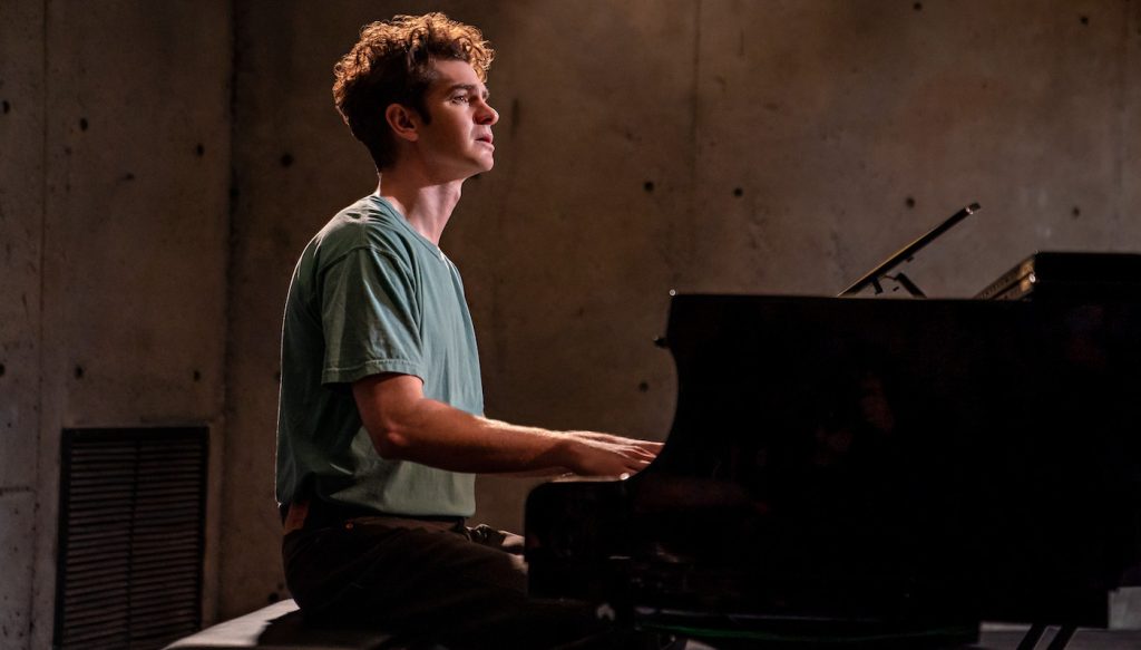 tick, tick...BOOM! (L-R) ANDREW GARFIELD as JONATHAN LARSON in tick, tick...BOOM!. Cr. COURTESY OF NETFLIX