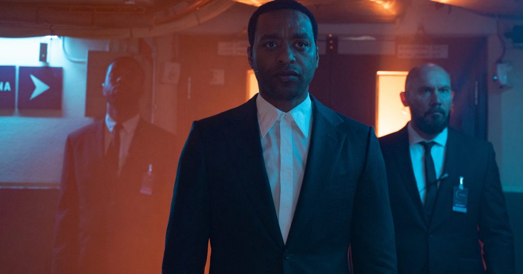 Chiwetel Ejiofor in THE MAN WHO FELL TO EARTH, “Hallo Spaceboy”. Photo credit: Aimee Spinks/SHOWTIME.