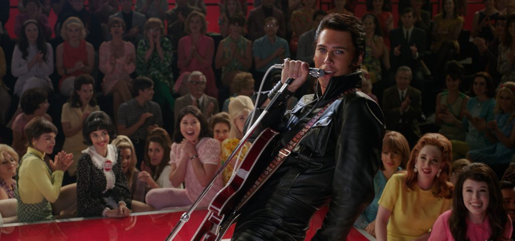 Caption: AUSTIN BUTLER as Elvis in Warner Bros. Pictures’ drama “ELVIS,” a Warner Bros. Pictures release. Photo Credit: Hugh Stewart